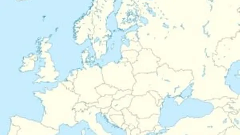 “詹皇备受争议，三位评论员炮轰其夸赞过多且争议不断”