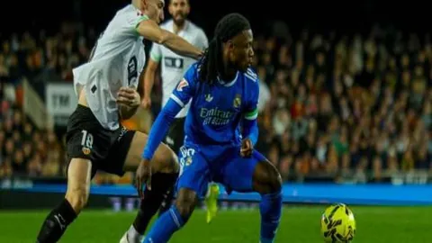 《巅峰对决！史诗级10换4巨交易震撼揭晓！浓眉哥加盟奇才，NBA风云再起！》